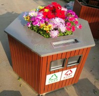 海口車站新?lián)Q花盆分類垃圾桶 倡導環(huán)保理念