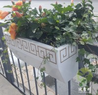 市政道路護(hù)欄烤漆不銹鋼花箱