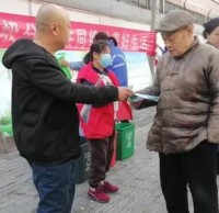 文峰區(qū)東關(guān)街道育才西社區(qū)開(kāi)展垃圾分類活動(dòng)