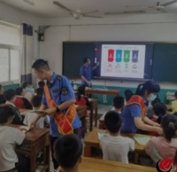 行政執(zhí)法局開展開學(xué)季垃圾分類進(jìn)校園宣傳活動