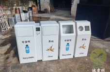 小桶大愛(ài)：三色雙分垃圾桶上的文明印記